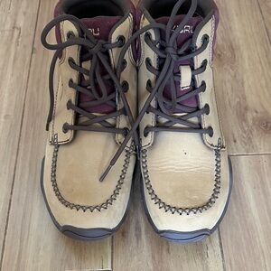 KURU Women's Tan and Burgundy Lace-Up Boots
